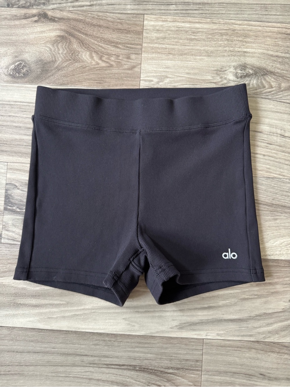 Alo Yoga Goddess Ribbed High Waisted Hot Short in Black Size Small